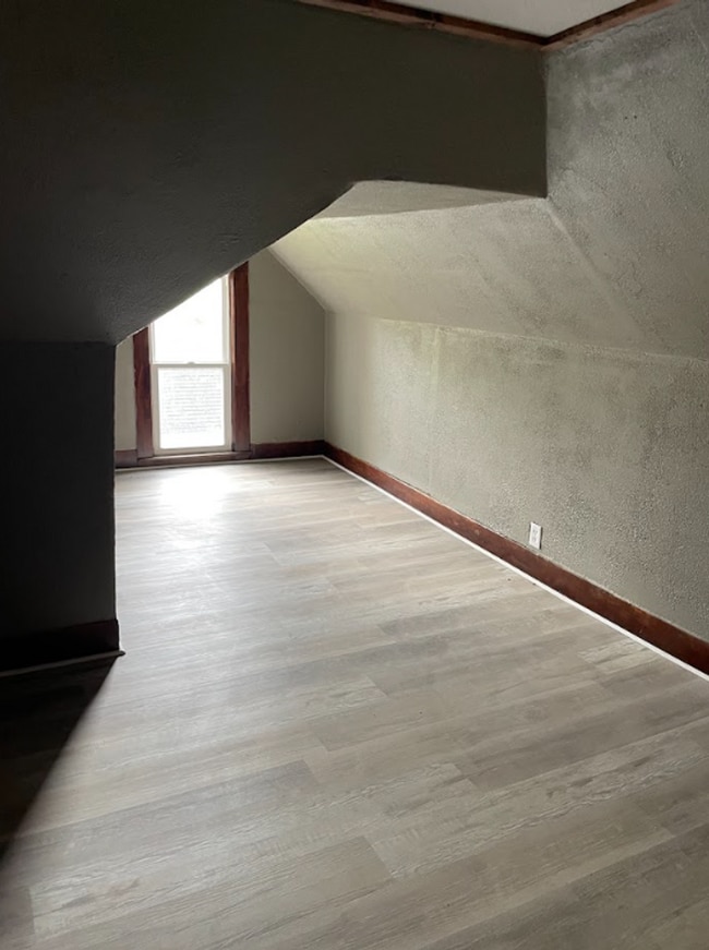 Building Photo - 216 N Lynn St