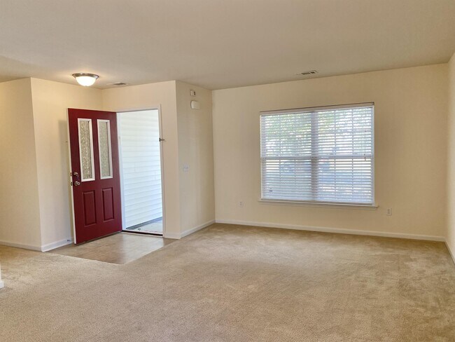 Building Photo - 19 Saluda Way