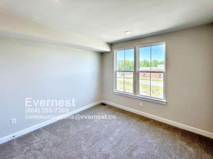 Building Photo - 12112 Calgary Lp