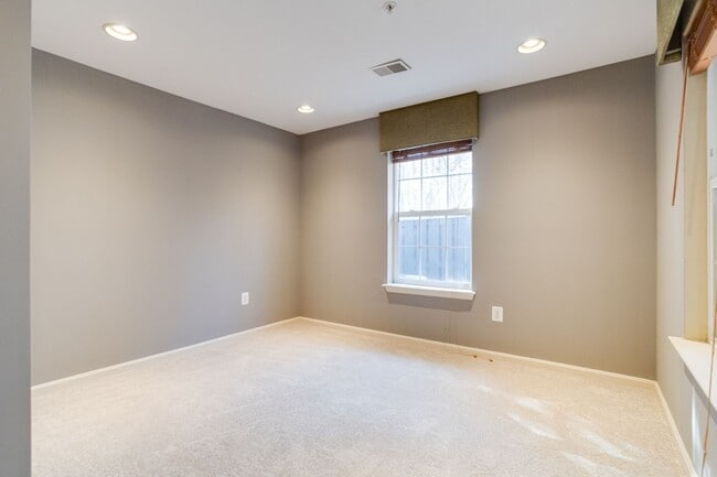 Building Photo - 1730 Bluffs Island Ct