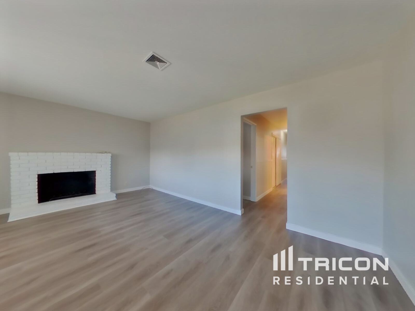 Building Photo - 372 Hopkins Dr