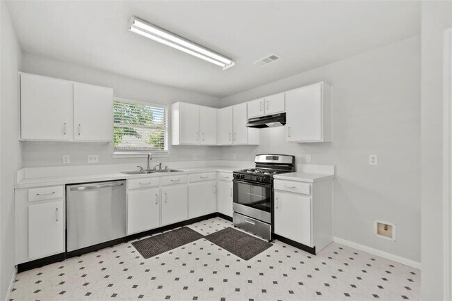 Building Photo - 12803 Rockford Dr