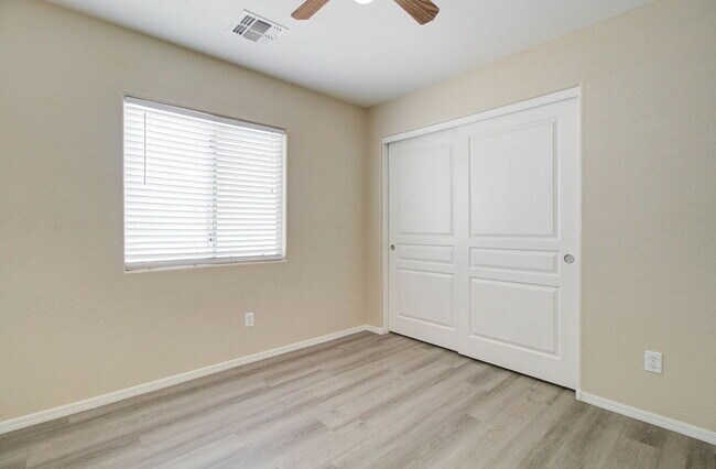 Building Photo - 41375 W Cahill Dr