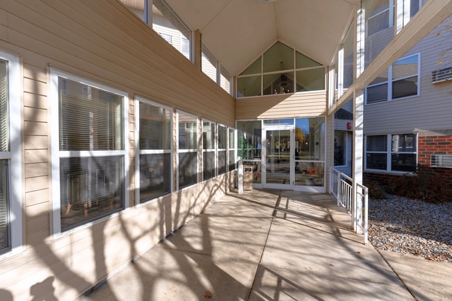 Building Photo - Silver Lake Pointe 55+