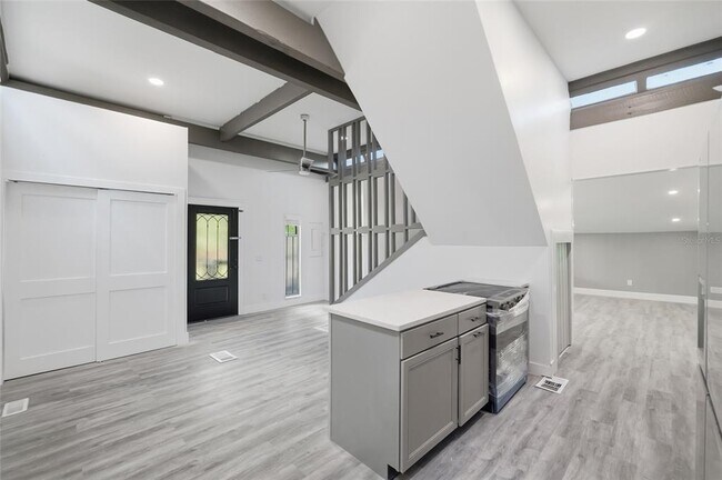 Building Photo - 7210 Valrie Ln