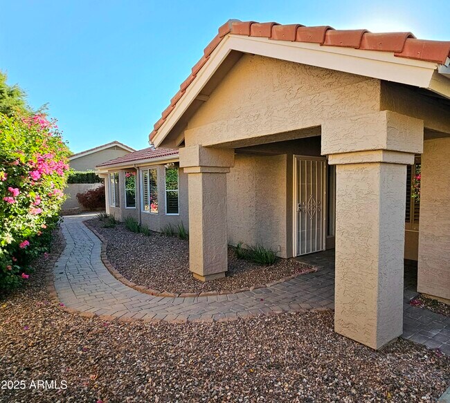 Building Photo - 8845 E Sunnyside Dr