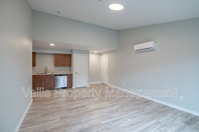 Building Photo - 13001 S Crompton Lane