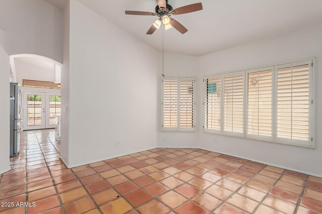 Building Photo - 3715 N Rosewood Ave