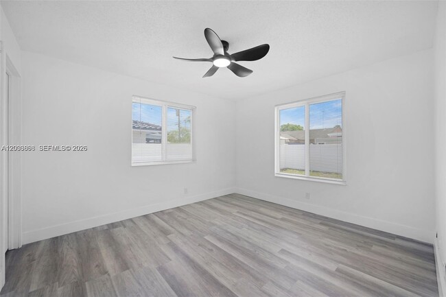 Building Photo - 5580 Plunkett St