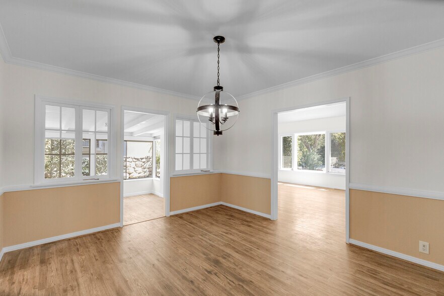 Building Photo - 2151 N Altadena Dr