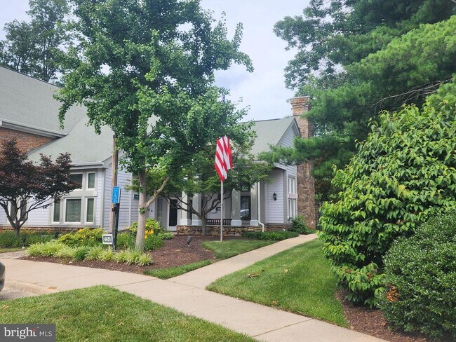 Building Photo - 13070 Autumn Woods Way