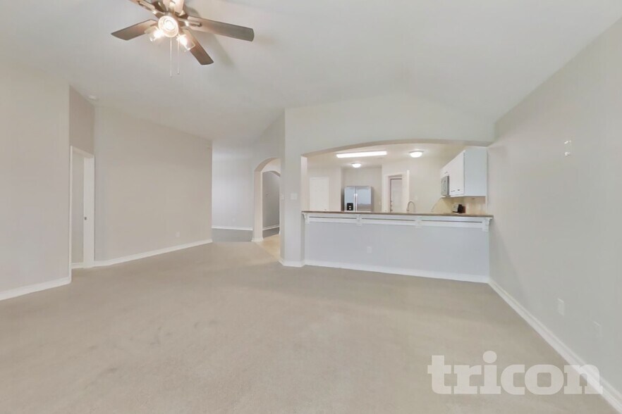 Building Photo - 29418 Fox River Dr