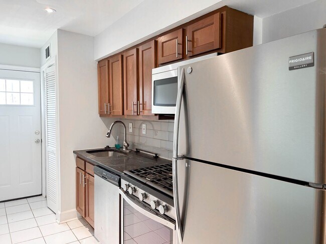 Primary Photo - 1272 16th St NE