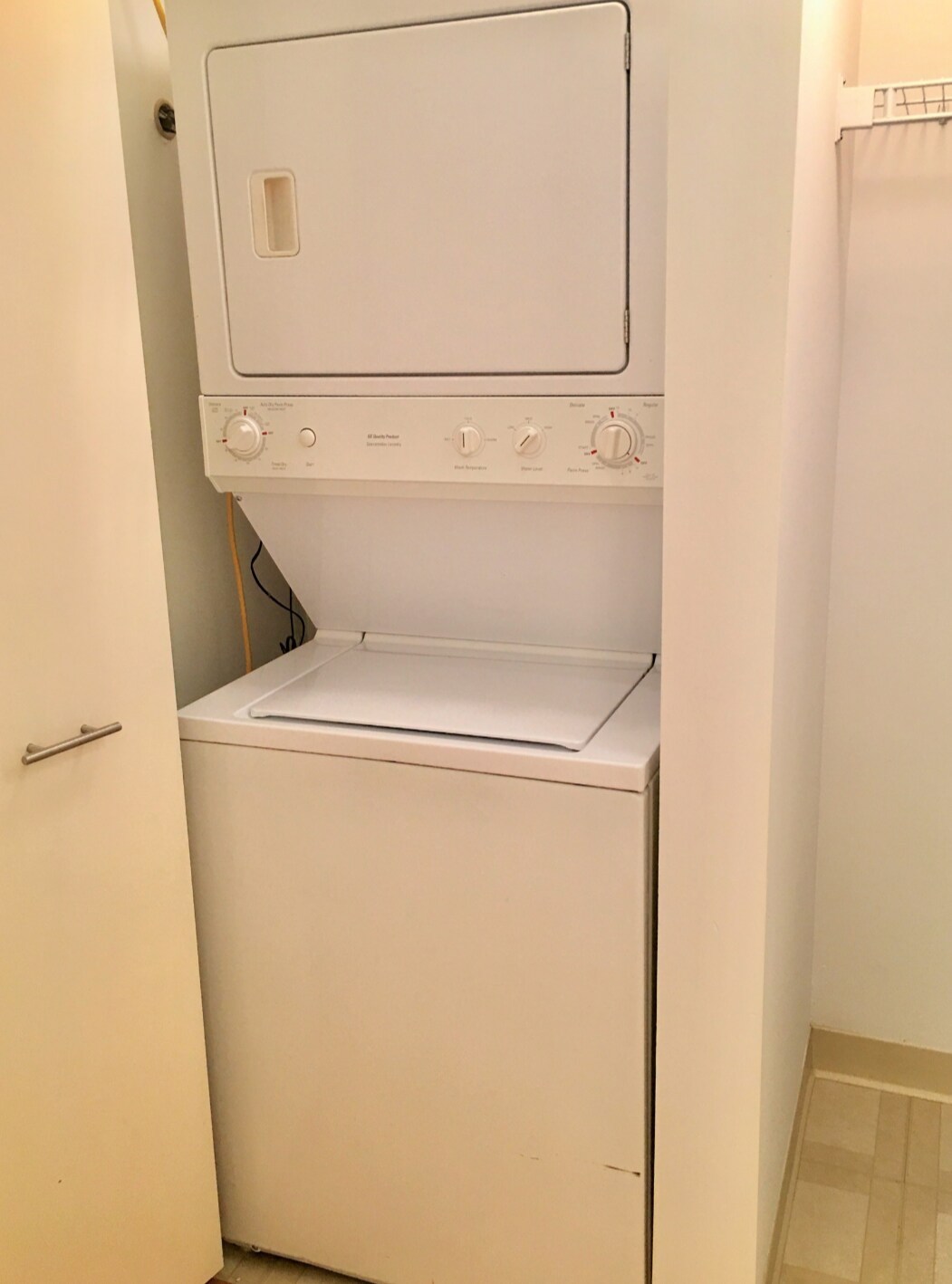 In unit Washer Dryer - 208 W Washington St