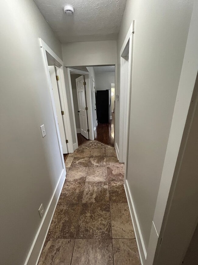 Building Photo - Right Size and a Great Location! Two bedroom Home!