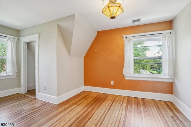 Building Photo - 184 Bellevue Ave