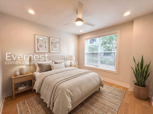 Building Photo - 4 Bed, 4.5 Bath Town Home with Garage / Available Now!