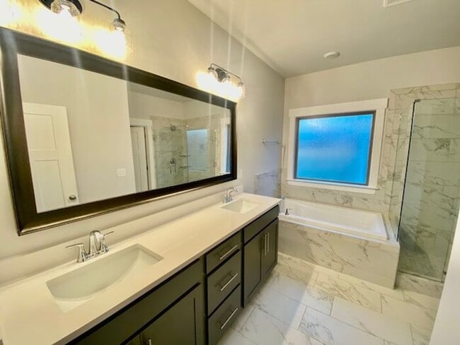 Building Photo - Great location in Athens