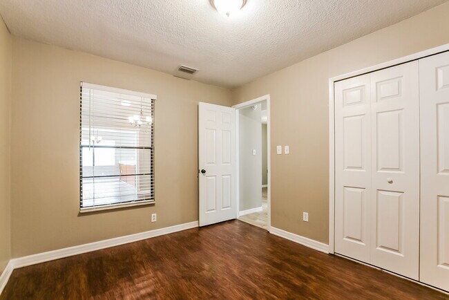 Building Photo - 1345 Bridlebrook Dr