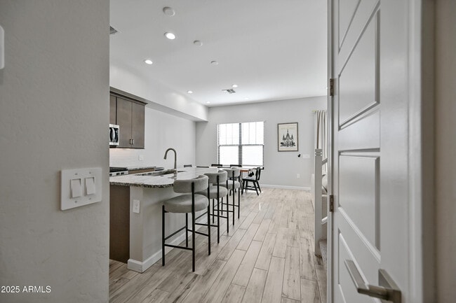 Building Photo - 4827 E Village Dr