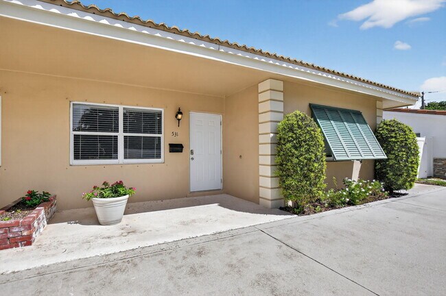 Building Photo - 529 NE 18th St