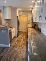 Building Photo - 400 N Riverside Dr