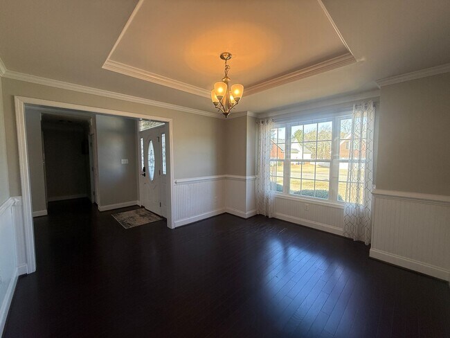 Building Photo - Amazing home with custom touches and in-ground pool