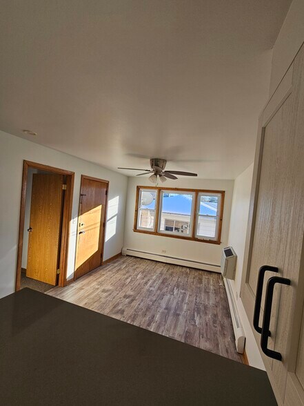 Building Photo - 6313 W Montrose Ave