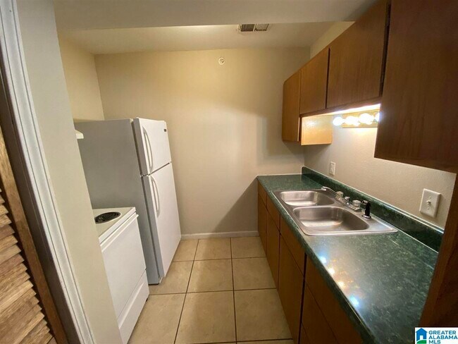 Building Photo - 510 Skyview Dr