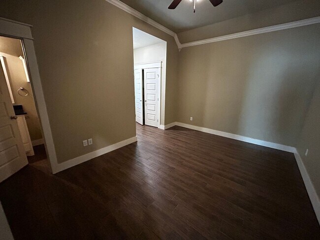 Building Photo - Beautiful three bedroom three-bathroom Napa home