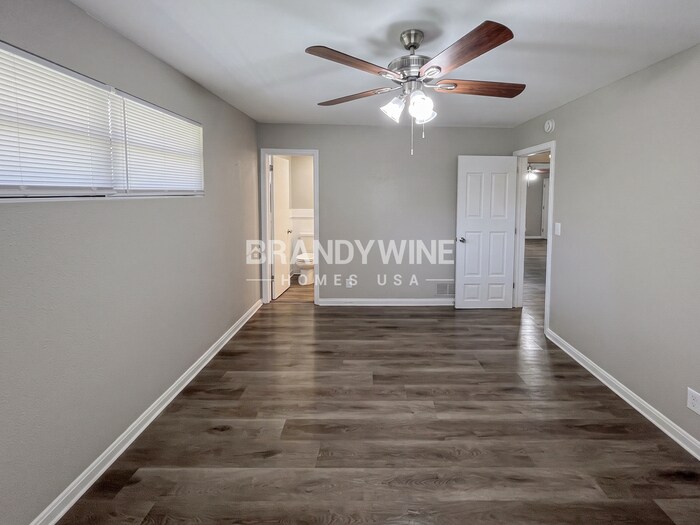 Building Photo - 2454 Buttonwood Dr