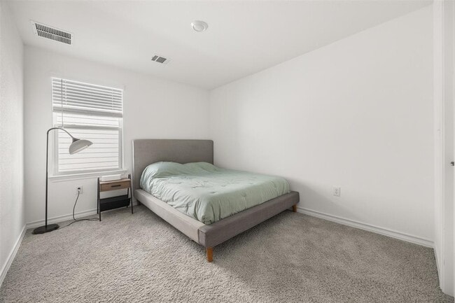 Building Photo - 13707 Manhattan Dr