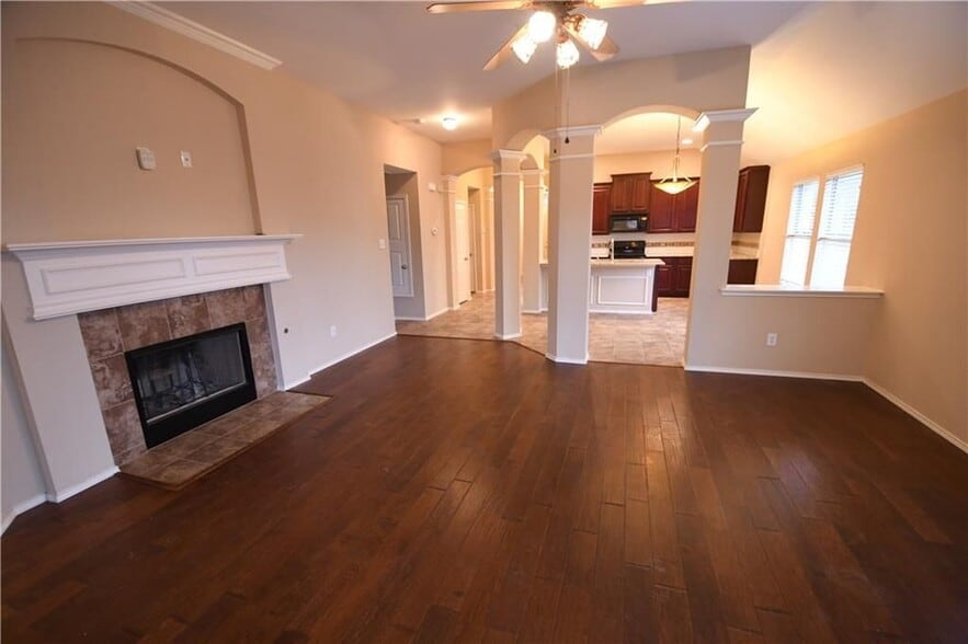 Building Photo - 5104 Blackelm Dr