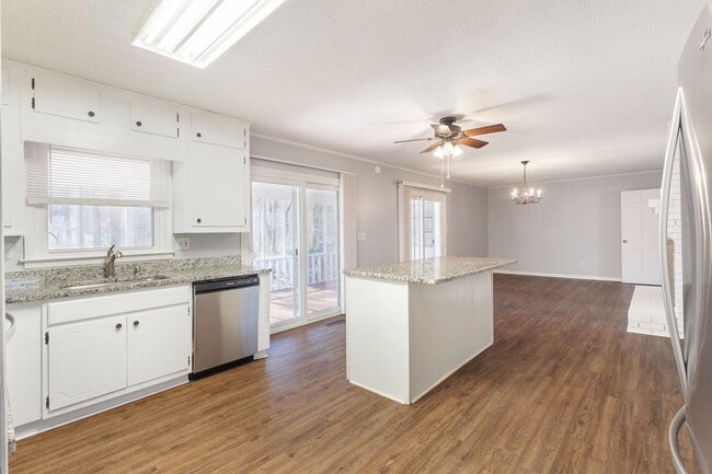 Building Photo - Spacious 4bd/2.5ba Ranch w/ Two-Car Garage & Large Basement and Screened Porch!