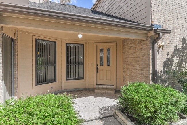 Building Photo - 15175 Diana Ln