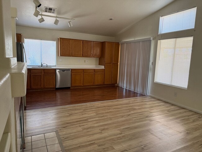 Building Photo - 3bd/2bath 1-story home!