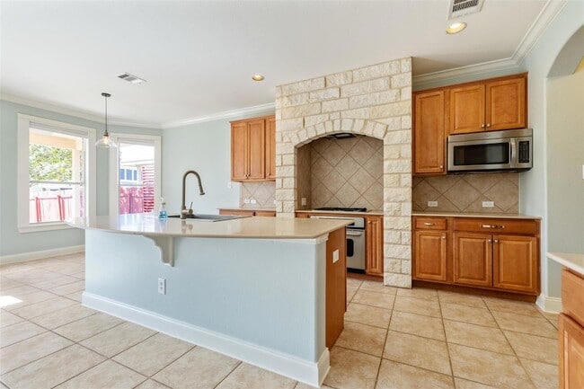 Building Photo - 18617 Dry Pond Dr