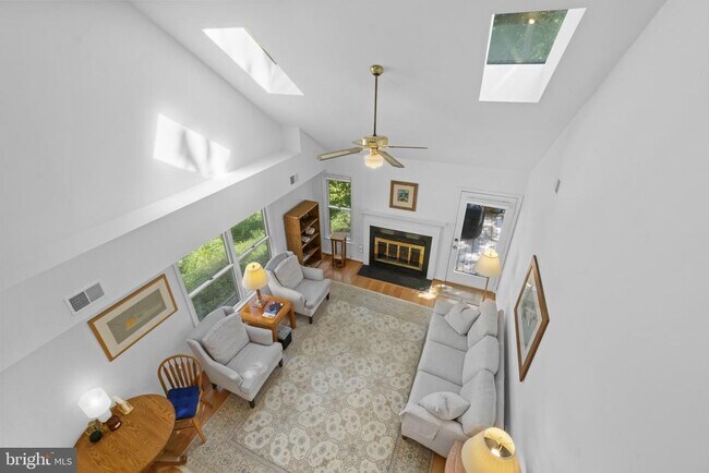 Building Photo - 709 Sydney Terrace