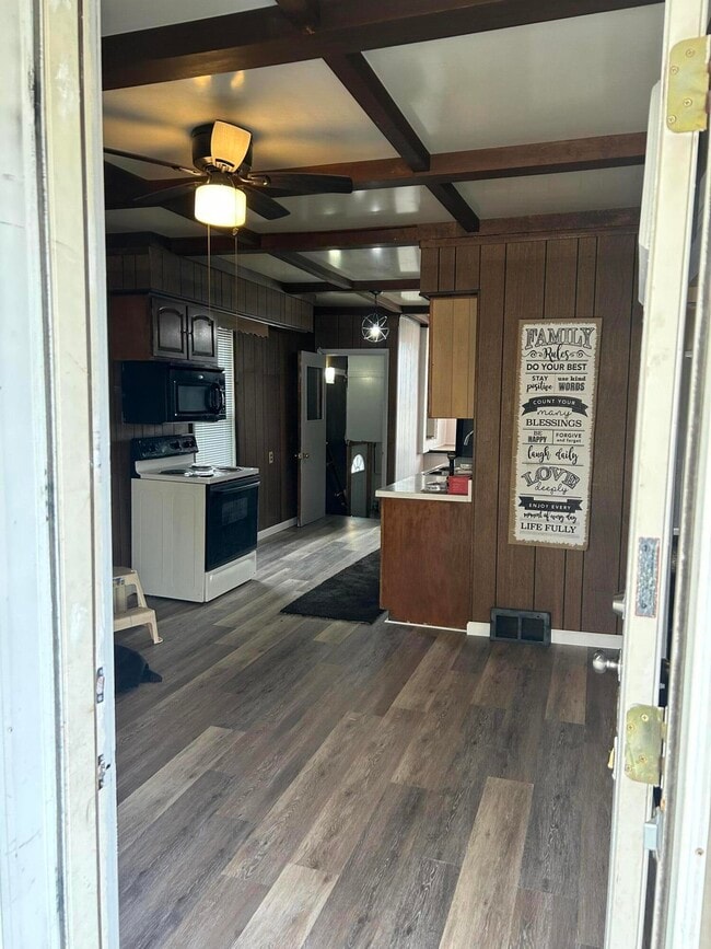 Building Photo - 40 E Glenwood Ave