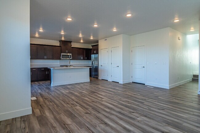Building Photo - "READY NOW! 3-Bed PLUS Office-Townhouse Retreat in Eagle, ID – Spacious Living with 2.5 Baths!"