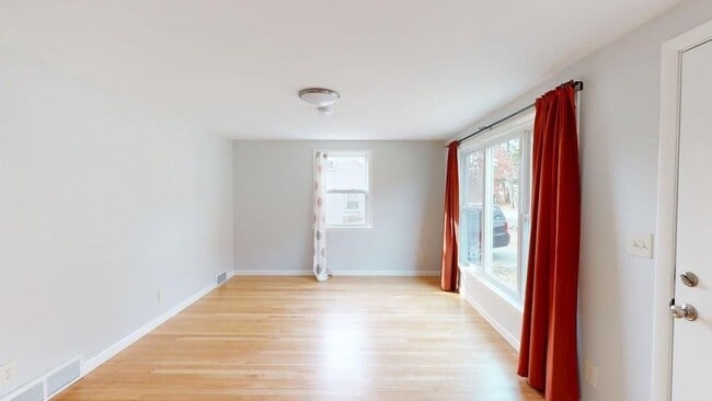 Building Photo - 97 Linton St