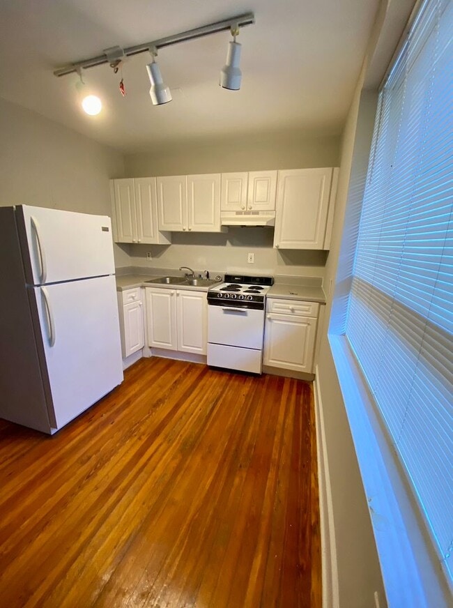 Building Photo - Quaint & Unique One Bedroom Apartment in Poncey-Highland