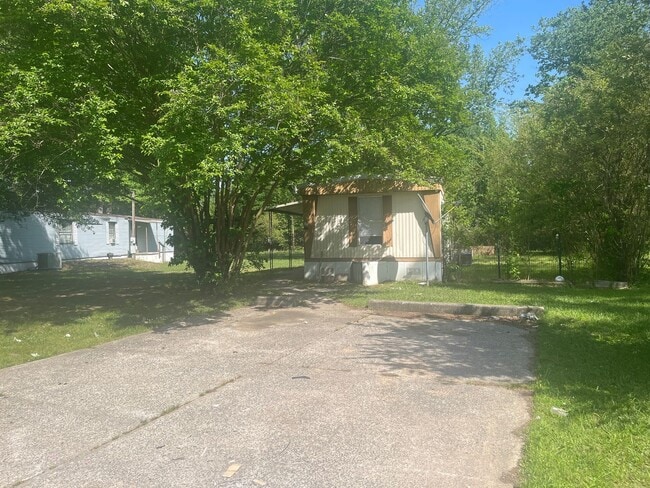 Building Photo - 1705 Leonard Dr