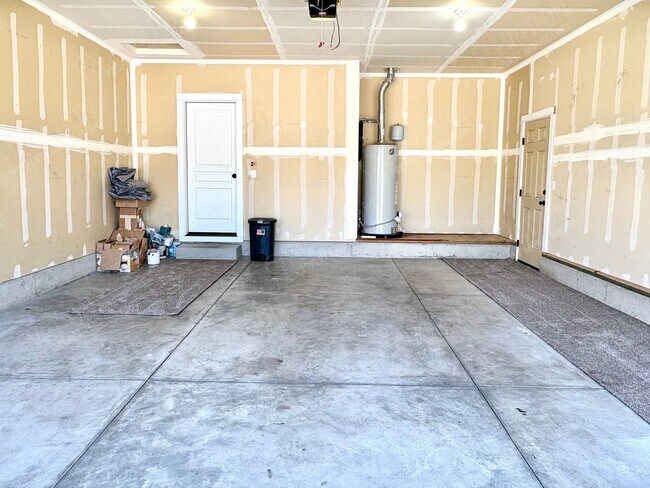 Building Photo - 60868 SE Sweet Pea Dr