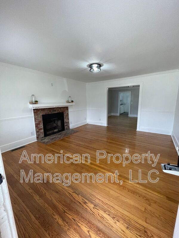 Building Photo - 1227 S College Ave