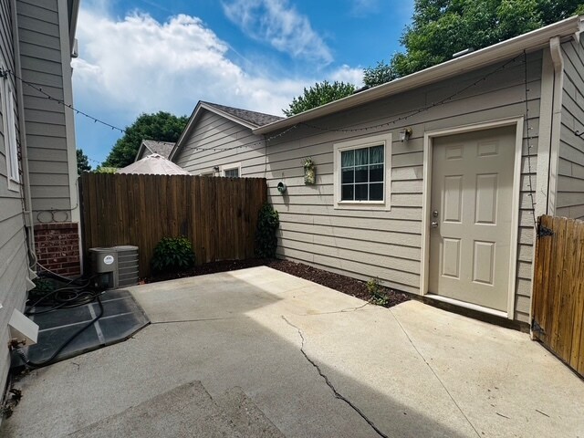 Building Photo - 420 N Parkside Dr