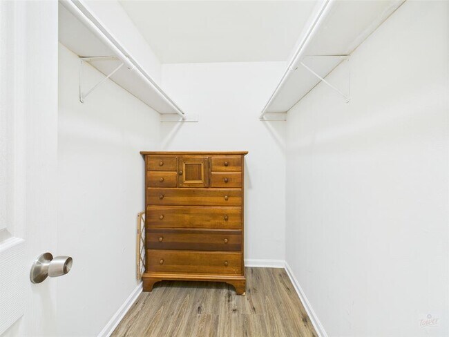 Building Photo - 1000 W 26th St