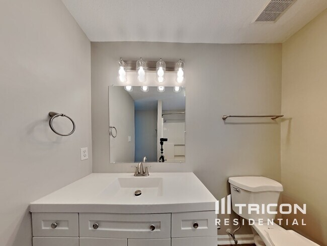 Building Photo - 812 Hepplewhite Ct
