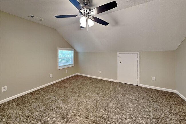 Building Photo - 6778 Oakhurst Ct