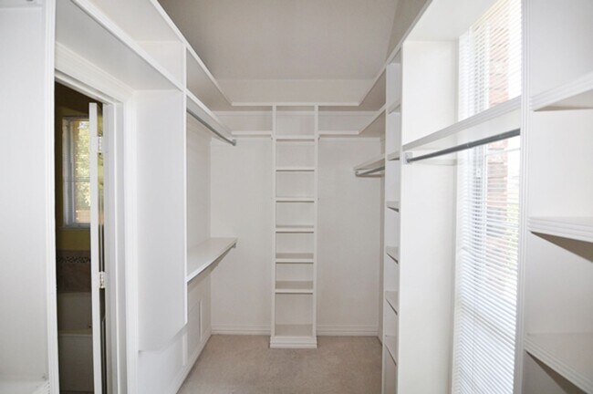 Building Photo - 6504 Beddo Ct